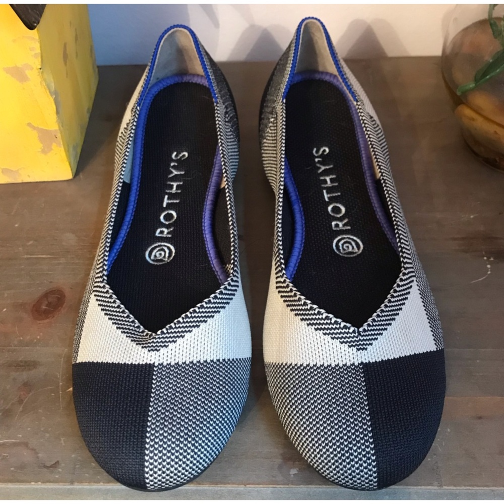 🐬 Rothy's Black and Beige Women's Flats